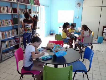 Biblioteca Prof@ Mariquinha recebe público diverso